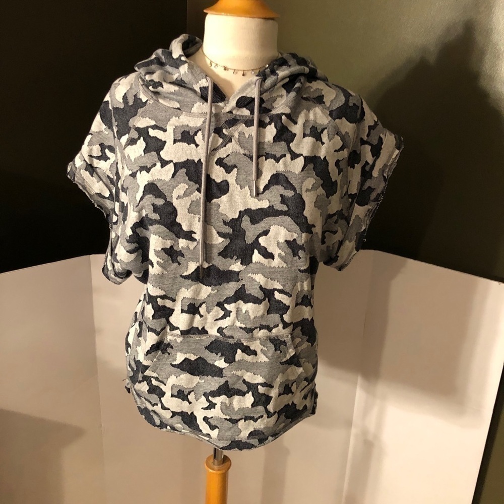 Mur Mur NWOT Camo Tunic Size Small